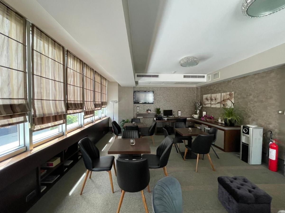 Queen'S Hotel - Zebra Centre 스코페 외부 사진