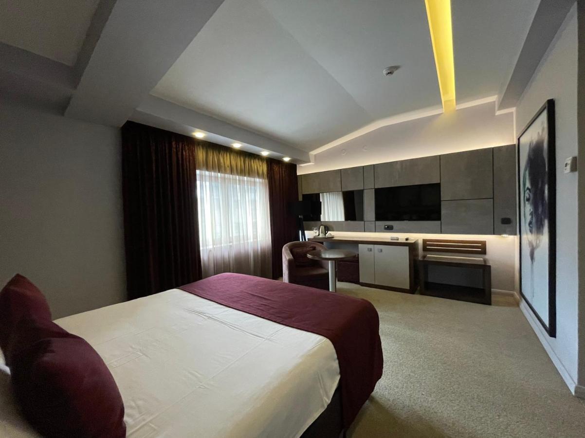 Queen'S Hotel - Zebra Centre 스코페 외부 사진
