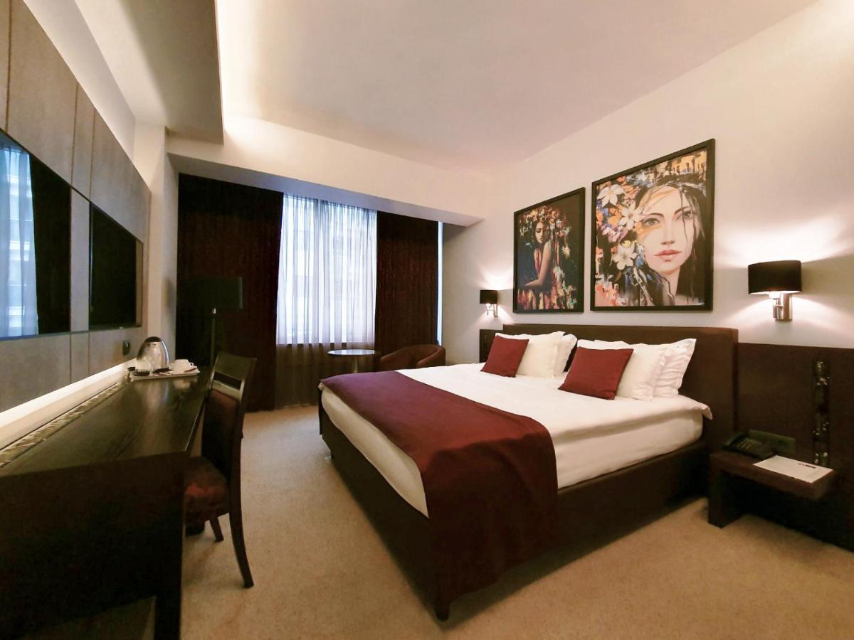 Queen'S Hotel - Zebra Centre 스코페 외부 사진