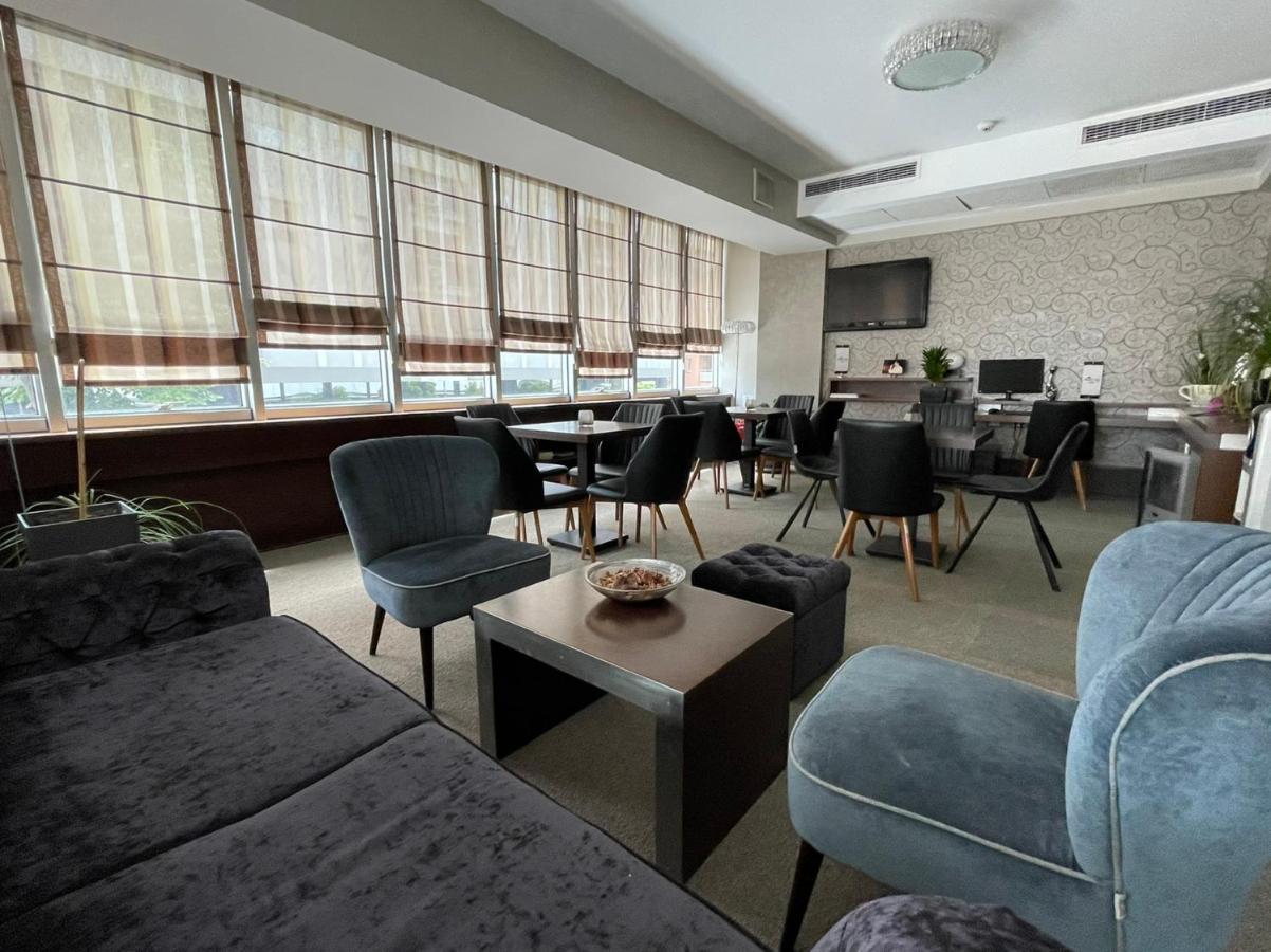 Queen'S Hotel - Zebra Centre 스코페 외부 사진