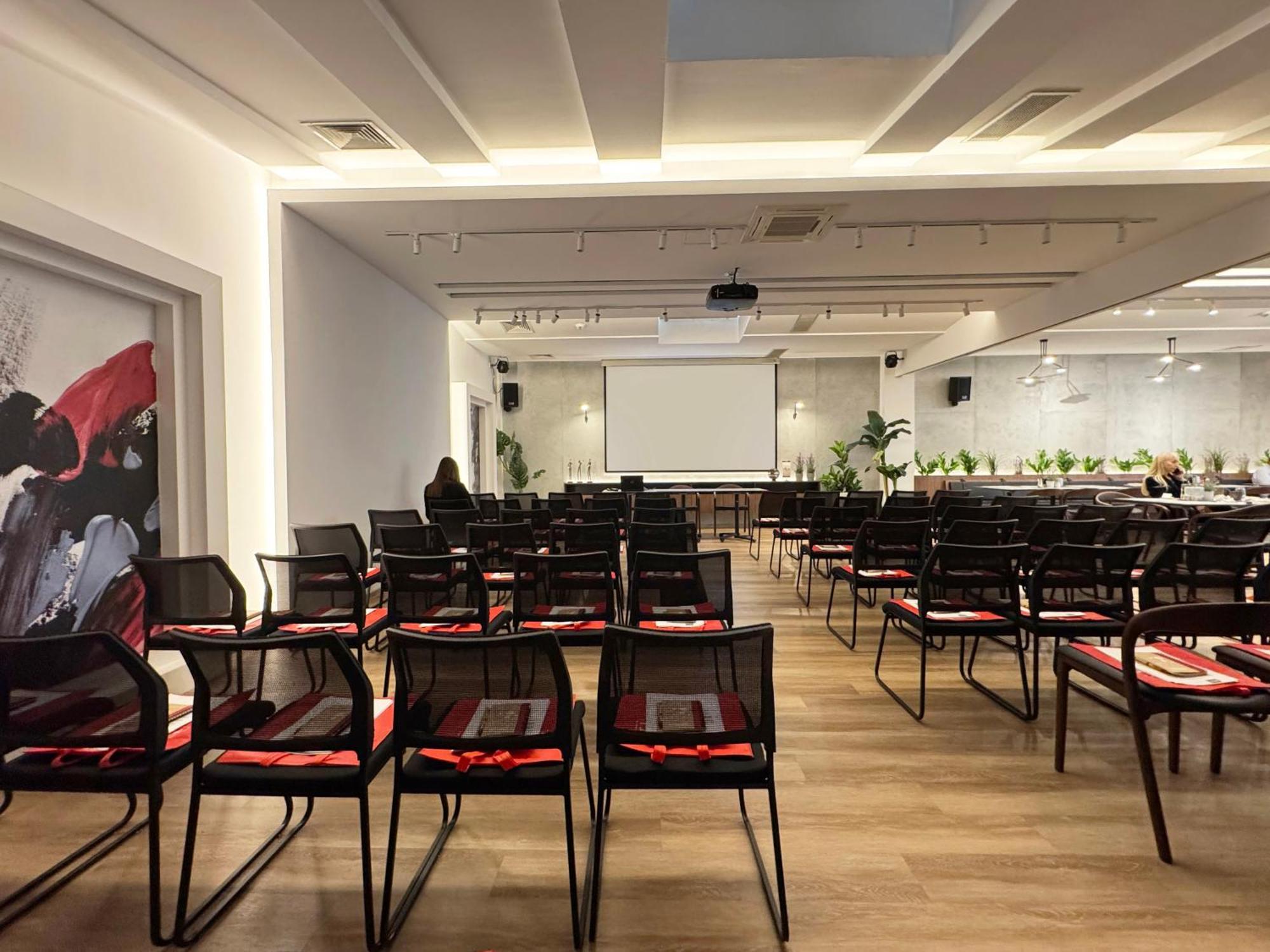 Queen'S Hotel - Zebra Centre 스코페 외부 사진