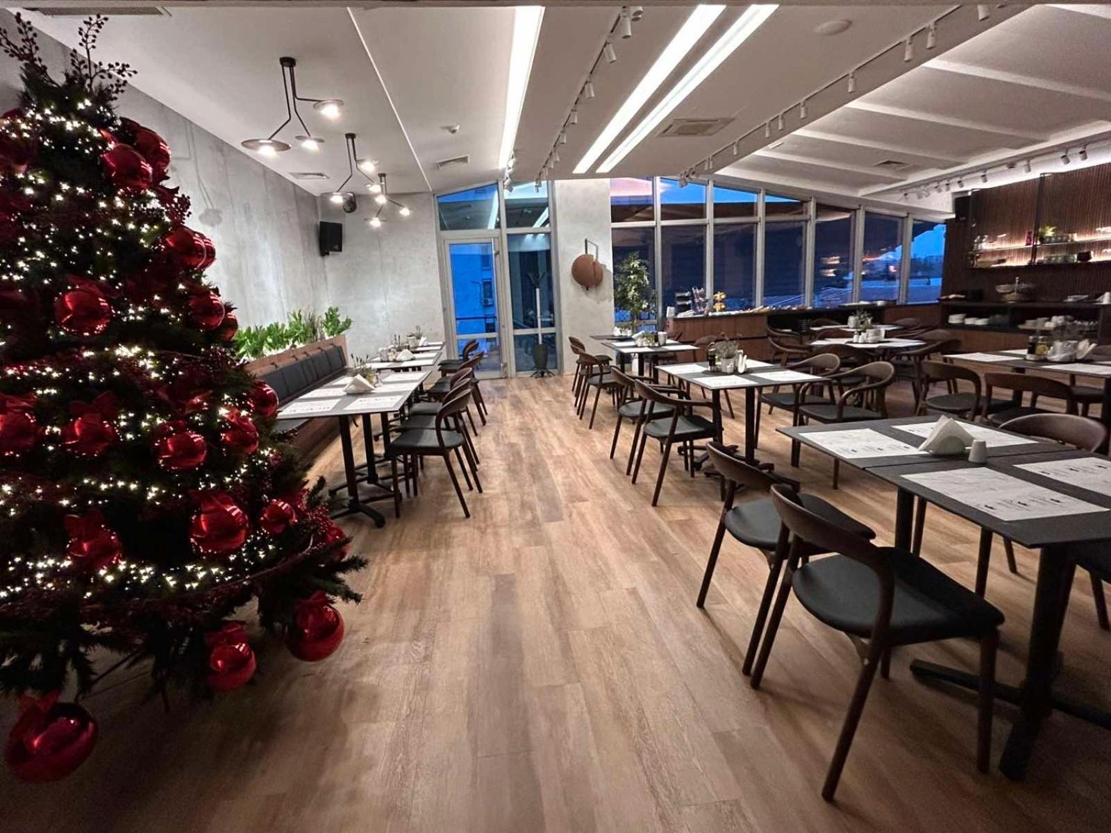 Queen'S Hotel - Zebra Centre 스코페 외부 사진