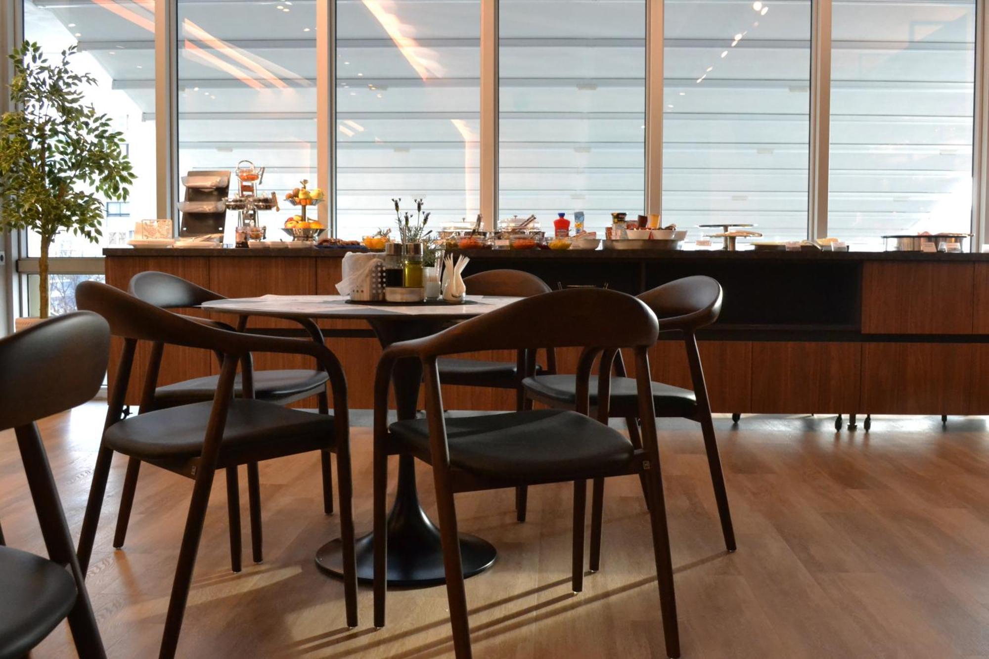 Queen'S Hotel - Zebra Centre 스코페 외부 사진