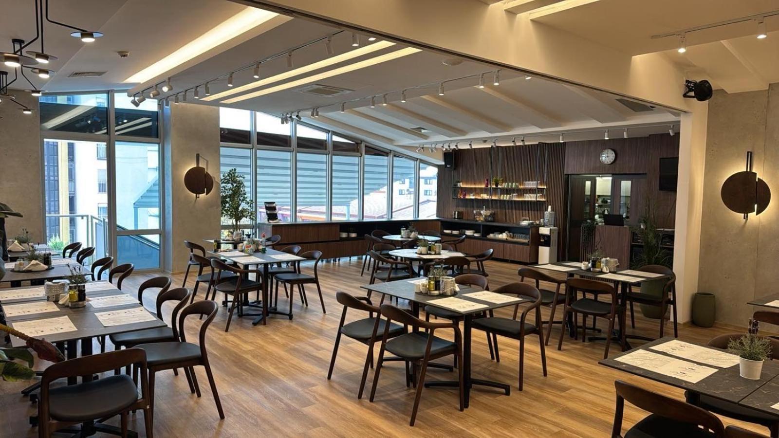 Queen'S Hotel - Zebra Centre 스코페 외부 사진
