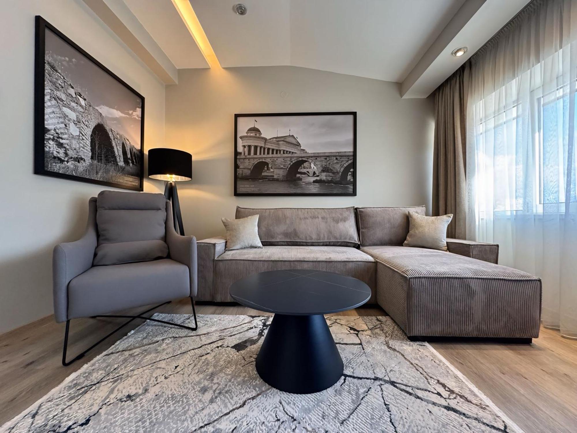 Queen'S Hotel - Zebra Centre 스코페 외부 사진