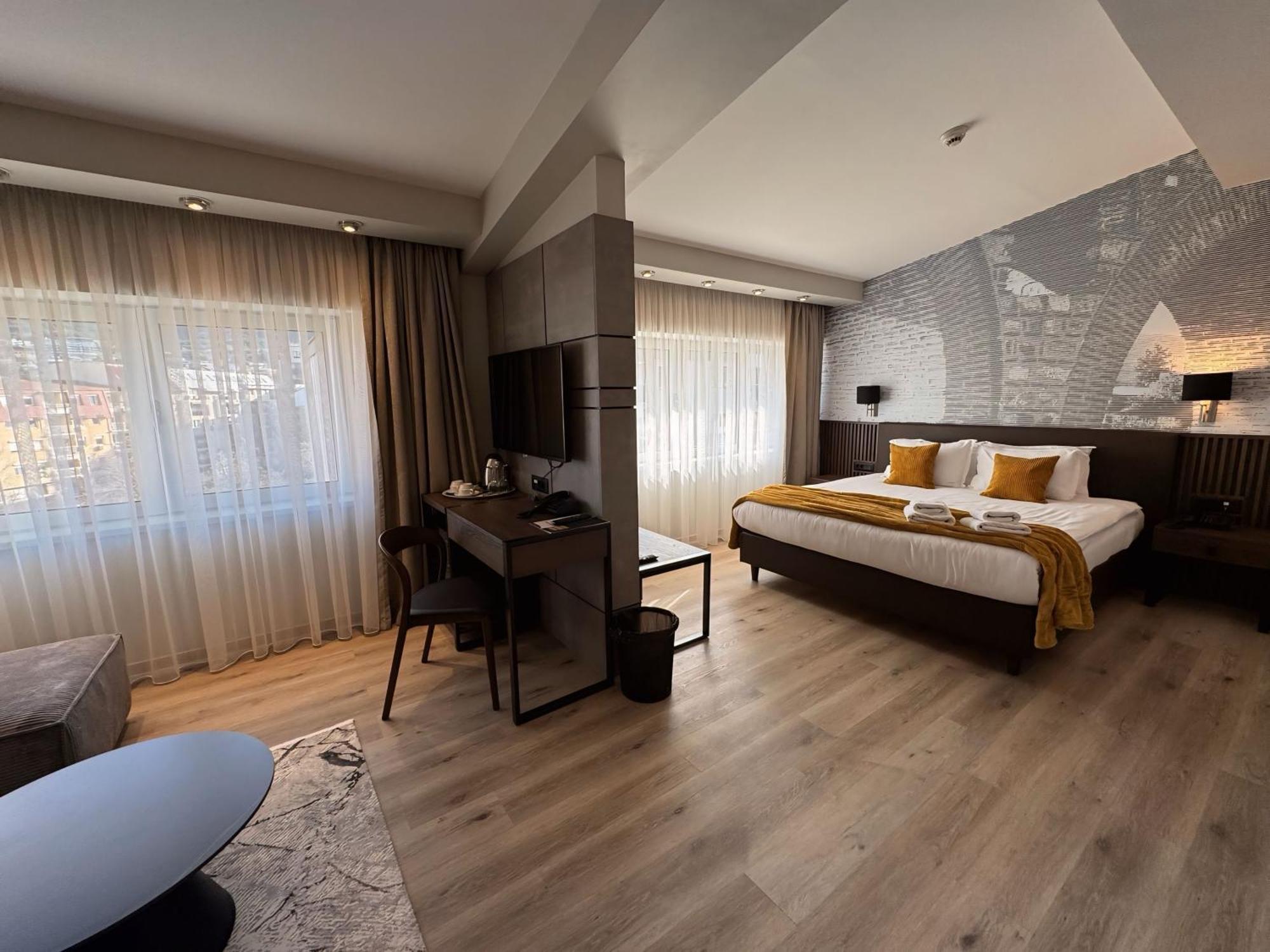 Queen'S Hotel - Zebra Centre 스코페 외부 사진