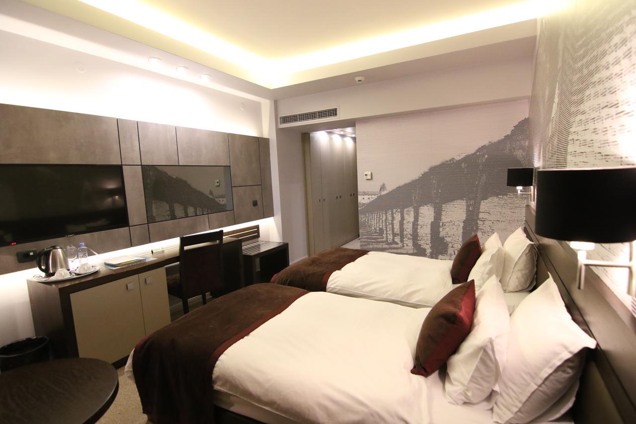 Queen'S Hotel - Zebra Centre 스코페 객실 사진