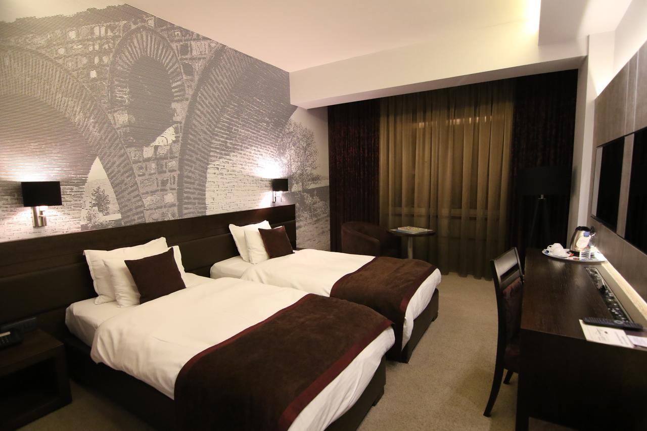 Queen'S Hotel - Zebra Centre 스코페 객실 사진