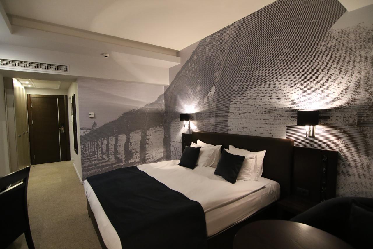 Queen'S Hotel - Zebra Centre 스코페 객실 사진