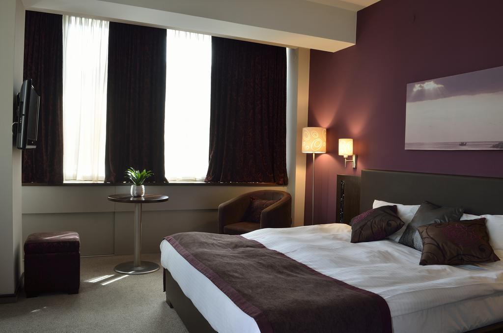Queen'S Hotel - Zebra Centre 스코페 객실 사진